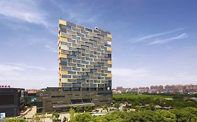 The Qube International Hotel Shanghai Disneyland Park & International Tourism And Resort Branch - Free Round-Trip Shuttle Between The Hotel And Shanghai Disneyland & Between The Hotel And Pvg International Airport